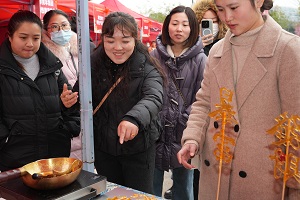 “百米小巷”人潮涌動(dòng)!瑞方人力助力2025年武侯區(qū)春風(fēng)行動(dòng)專場招聘會(huì)“開門紅” 第9張 “百米小巷”人潮涌動(dòng)!瑞方人力助力2025年武侯區(qū)春風(fēng)行動(dòng)專場招聘會(huì)“開門紅” 第9張