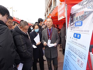 “百米小巷”人潮涌動(dòng)!瑞方人力助力2025年武侯區(qū)春風(fēng)行動(dòng)專場招聘會(huì)“開門紅” 第4張 “百米小巷”人潮涌動(dòng)!瑞方人力助力2025年武侯區(qū)春風(fēng)行動(dòng)專場招聘會(huì)“開門紅” 第4張