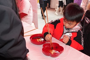 “百米小巷”人潮涌動(dòng)!瑞方人力助力2025年武侯區(qū)春風(fēng)行動(dòng)專場招聘會(huì)“開門紅” 第8張 “百米小巷”人潮涌動(dòng)!瑞方人力助力2025年武侯區(qū)春風(fēng)行動(dòng)專場招聘會(huì)“開門紅” 第8張