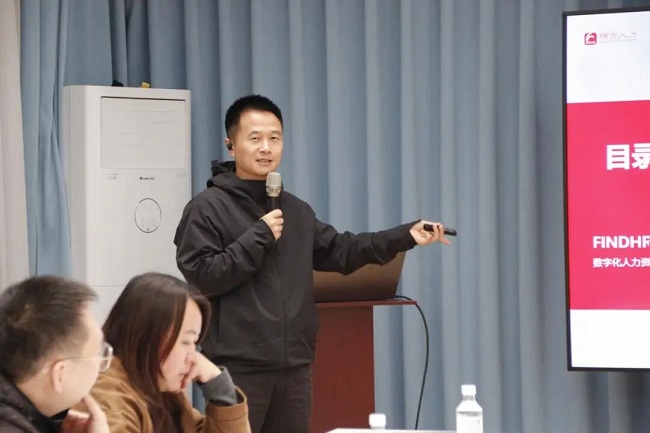 深入一線聽民意！成都市人大代表龔曉鷗在火車南站街道開展就業指導專題分享活動 第2張