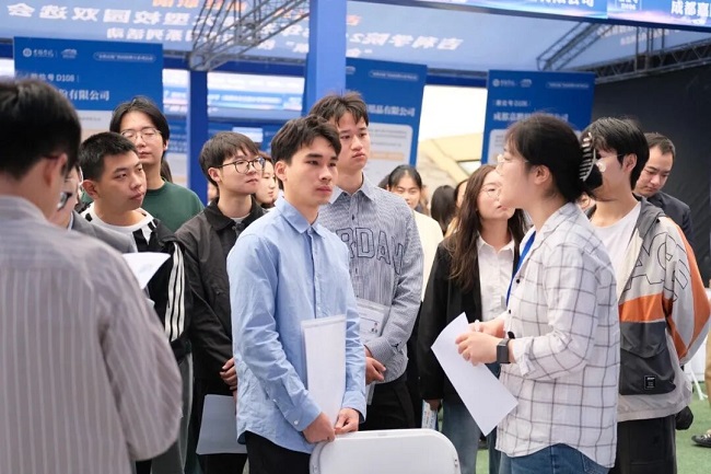 300家名企齊聚!瑞方人力助力吉利學院供需精準匹配 第3張 300家名企齊聚!瑞方人力助力吉利學院供需精準匹配 第3張