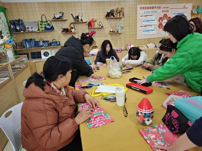 傳承指尖手藝，激活就業(yè)新機：瑞方人力助力華興街道開展女紅就業(yè)幫扶 第3張